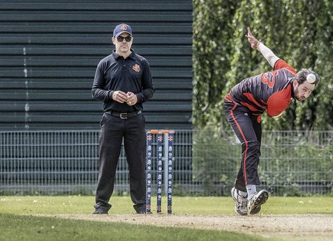 Bondscoach Nederlands cricketteam aan betere hand na hartstilstand: ‘Zij heeft mijn leven gered’