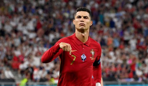 Cristiano Ronaldo reageert op transfergeruchten over zichzelf: 'Fake'