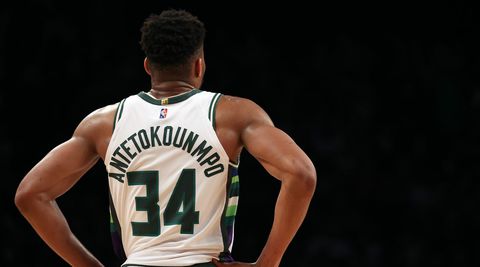 Giannis Antetokounmpo all-time topscorer van Milwaukee Bucks na magische avond tegen Nets