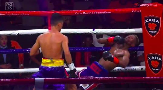 🎥 | Vlieggewicht bokser Raquinel eist WBO-titel op na deze KO-zege op Ngxeke