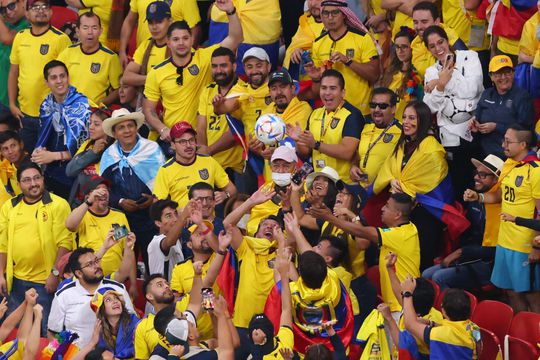 🍻 | Dorstige Ecuador-fans zingen naar Qatari: 'Wij willen bier, wij willen bier!'