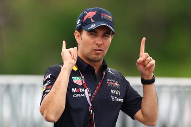 De ideale wingman! Sergio Pérez gaat gewoon opzij voor Max Verstappen: 'Ik vertrouw Red Bull'