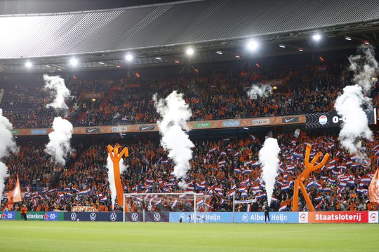 🎥 | Op deze manier wordt Oranje toch gesteund door tienduizenden fans in cruciaal duel