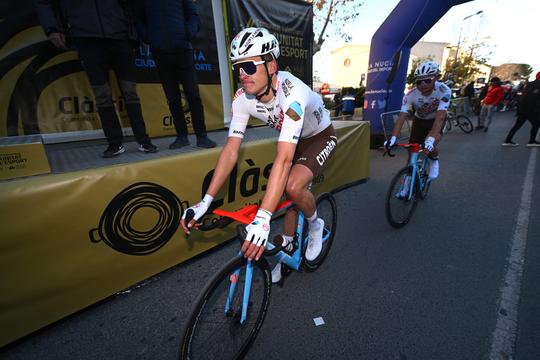 📸| Dit gebeurde toen wielrenner Lawrence Naesen ongeluksgetal 13 niet omdraaide...