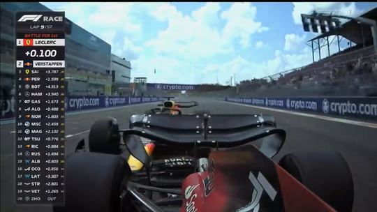 🎥 | Yes! Verstappen aan de leiding van Miami GP lekkere inhaalactie op Leclerc
