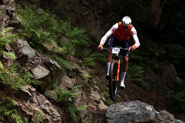 Mathieu van der Poel na 'domme' valpartij op WK mountainbike: 'Kwaad op mezelf'