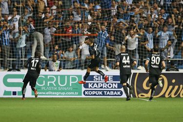 🎥​ | Met dit hakje levert Naci Ünüvar de assist aan Trabzonspor-collega Bozok