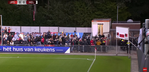 🎥 | Knokken bij Jong PSV - Helmond Sport: check hier de karatekick van een capuchongekkie met petje