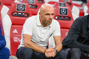 🎥 | Schreuder na pijnlijk Ajax-debuut: '5 tegengoals kan natuurlijk niet, zorgwekkend'
