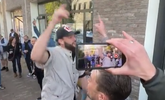 🎥 | Andy Carroll zingt West Ham United-fans toe in Alkmaar