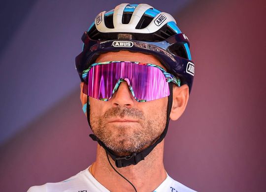 Het kriebelt bij Alejandro Valverde: oud-wielrenner terug bij Movistar als gravelrijder