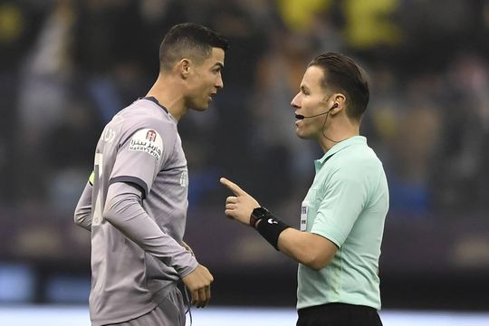 Arbiter Makkelie ziet Cristiano Ronaldo met Al Nassr verliezen in Saudische Supercup
