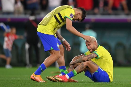 Neymar is helemaal leeg na uitschakeling: 'Ik gooi de deur nog niet dit'