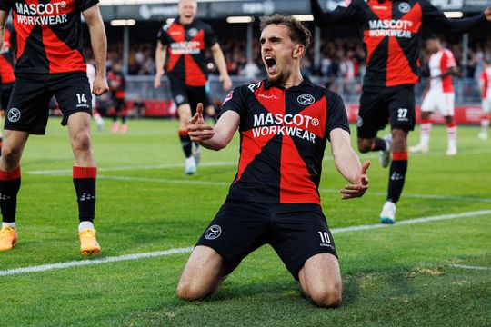 Almere City ruikt Eredivisie-debuut na 1e finalewedstrijd tegen FC Emmen