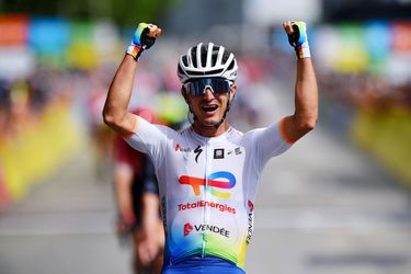 🎥​ | Geen 2 op rij voor Wout van Aert in Dauphiné: dubbelslag vroege vluchter Alexis Vuillermoz
