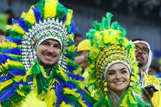 📸😂 | Zien! Uitgedoste Brazilië-fans, 'supporters' trappen in Neymar-lookalike