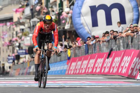 Uitslag etappe 2 van Giro d'Italia: Milan wint, Evenepoel blijft leider van het klassement