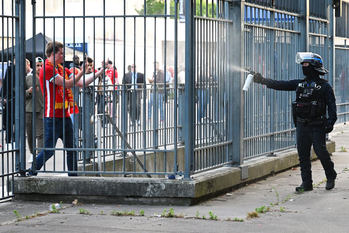 Qatar trommelt voor WK wereldwijd politie op, inclusief Champions League-traangasspuiters