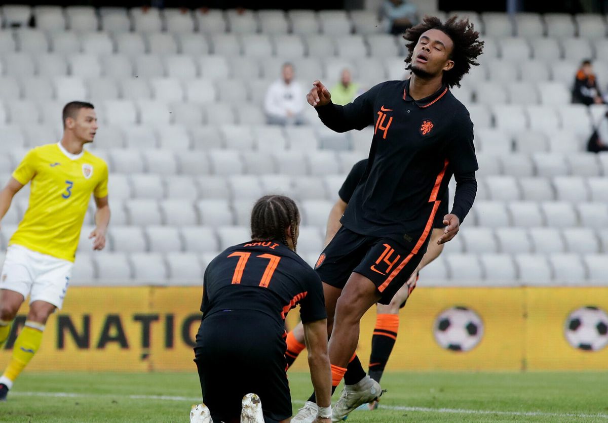 Jong Oranje wint niet van wild schoppend Jong Roemenië in oersaai oefenduel
