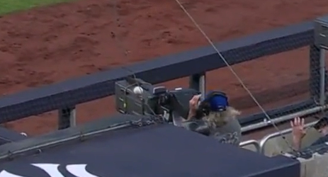 🎥 | MLB'er gooit cameraman een gebroken oogkas