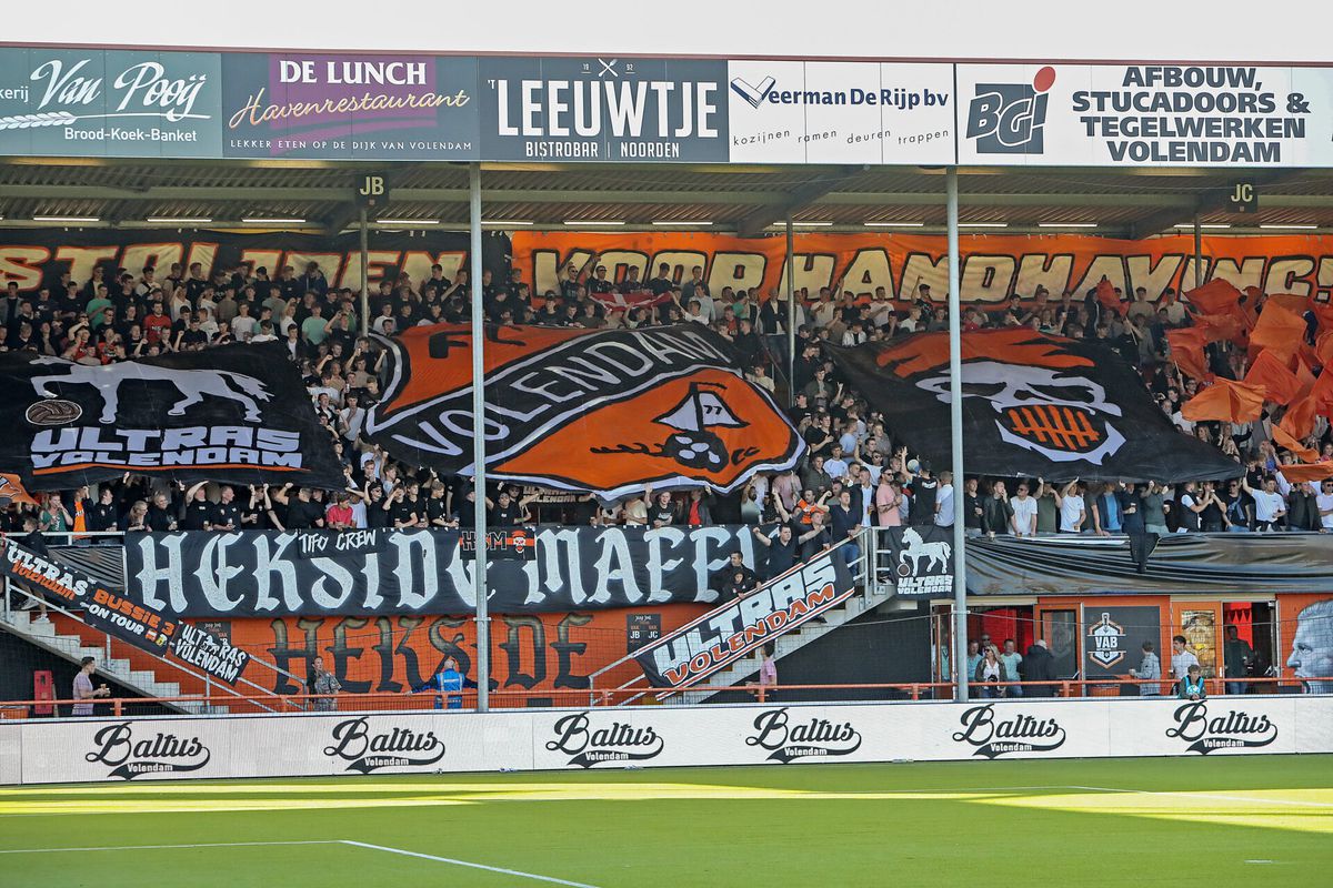 En weer is het raak: Volendam - Sparta stilgelegd vanwege beker op het veld