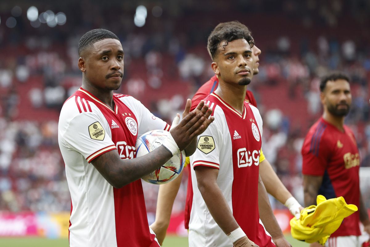 Steven Bergwijn scoort erop los: 'Ik dacht: gewoon niet kijken en zo hard mogelijk koppen'