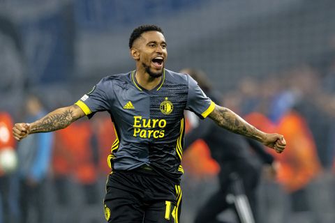 'Reiss Nelson kan kiezen: aanbod Feyenoord voor extra jaar, ook Arsenal spreekt vertrouwen uit'