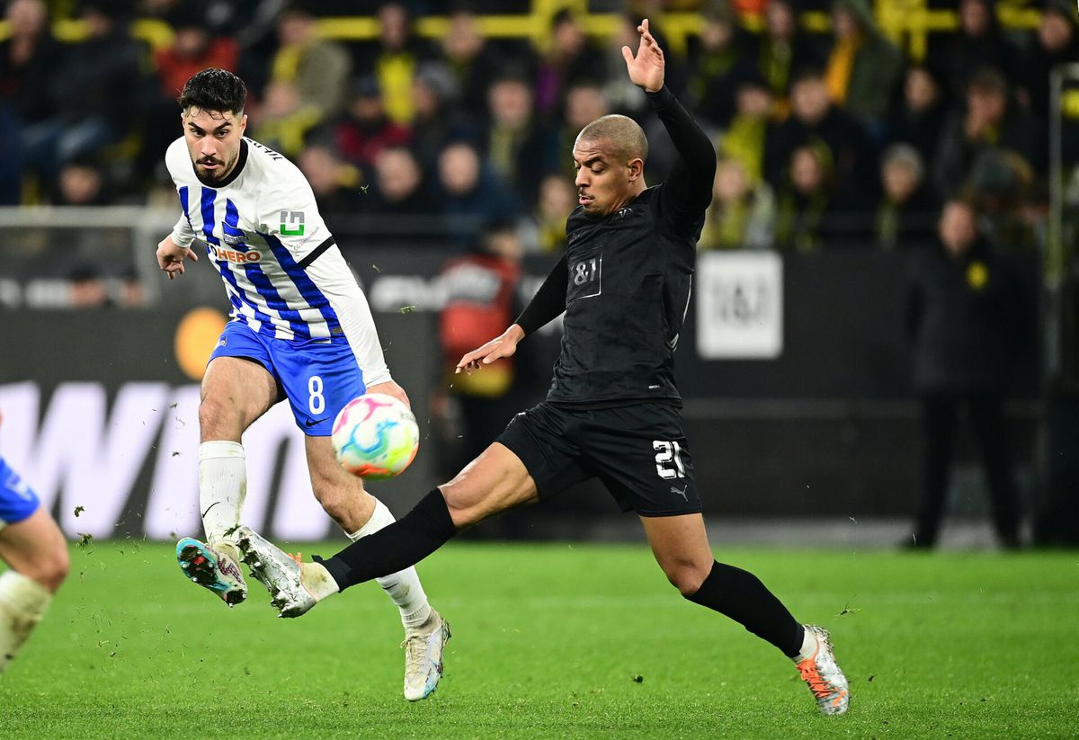 🎥  | Donyell Malen grijpt zijn kans in de spits bij Dortmund en scoort