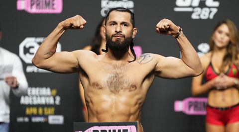 🎥 | Jorge Masvidal loopt daags voor gevecht tegen Gilbert Burns ruzie te zoeken op straat