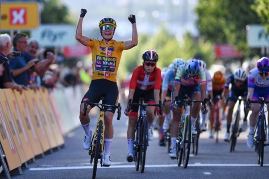 🎥 | Hattrick voor Marianne Vos: ook de sterkste in 3e etappe Ronde van Scandinavië