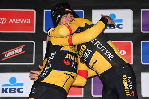 Van Aert legt uit waarom hij Laporte Gent-Wevelgem liet winnen: 'Was niet moeilijk'