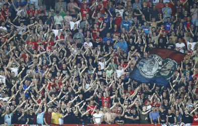 'Twente-fans neergestoken door hooligans van Fiorentina in Florence'