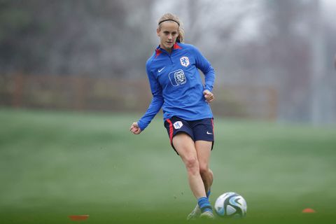 8e finale betekent beter trainingsveld voor Oranje Leeuwinnen: van cricketshit naar biljartlaken