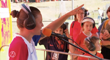 🎥 | DJ Sherida Spitse zorgt voor losse heupjes: 'Dit is de mooiste muziek die er is'