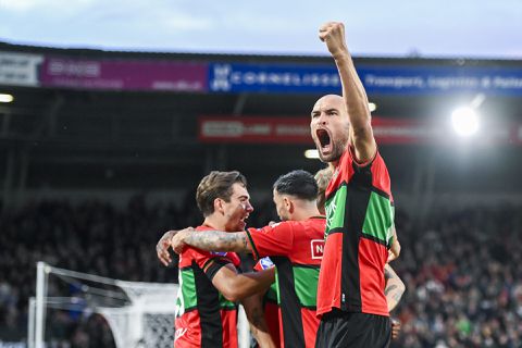 Bas Dost boekte voor NEC-FC Utrecht nog een hotel om 2 uurtjes te slapen