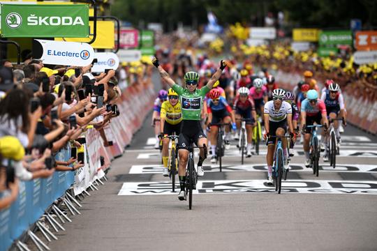 🎥​ | Marianne Vos ook na langste rit Tour de France Femmes in gele trui, 2e dagsucces Lorena Wiebes