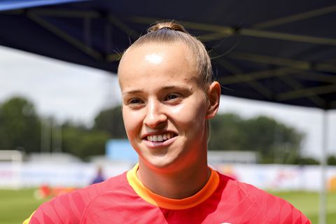 Topclubs hebben oogje op Daphne van Domselaar: 'Onbetwiste nummer 1 bij haar club'