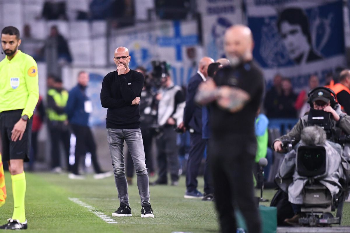 🎥​ | Feyenoord-trainer Arne Slot vroeg om advies van Marseille-killer Peter Bosz