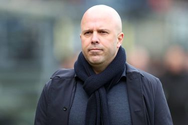 Feyenoord-trainer Arne Slot en assistent Marino Pusic tekenen verlengd contract
