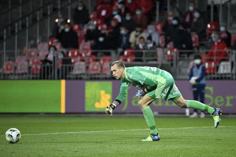 Marco Bizot houdt wel de nul en wint met Brest van Sven Botmans Lille
