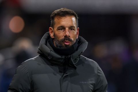 Opstelling PSV tegen Vitesse: Ruud van Nistelrooij zet Guus Til in basis en Joey Veerman op bank