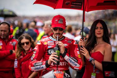 MotoGP-coureur Francesco Bagnaia crasht zijn auto op Ibiza: 'Ik drink eigenlijk nooit'