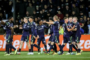 🎥​ | Check Alexander Büttners magische volley bij Den Bosch v De Graafschap