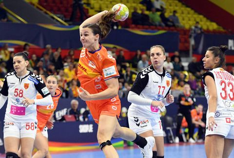 Nederlandse handbalsters zeker van hoofdronde op EK na zege op gastland Macedonië