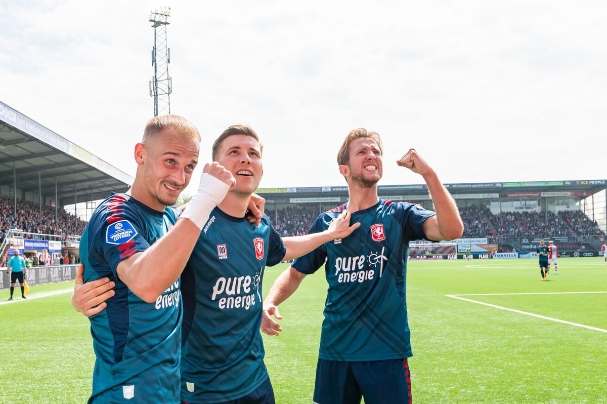 FC Twente wint in laatste 20 minuten van FC Emmen en neemt plek 5 over van Sparta