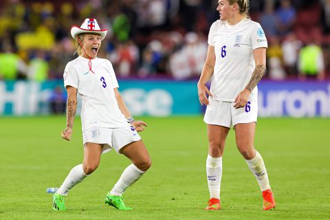 🎥 | Engeland-speelster Rachel Daly oogst lof met finale-celebration: 'Lach me kapot!'