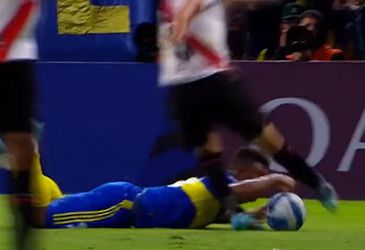 🎥 | Schandalige overtreding in Copa Libertadores: Boca-speler tegen hoofd getrapt