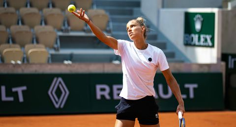 Jesper de Jong en Arantxa Rus knokken zich naar laatste kwalificatieronde Roland Garros