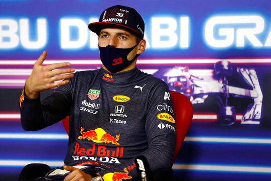 🎥 | DIT is wat Max Verstappen om 6:42 uur 's ochtends deed in Abu Dhabi