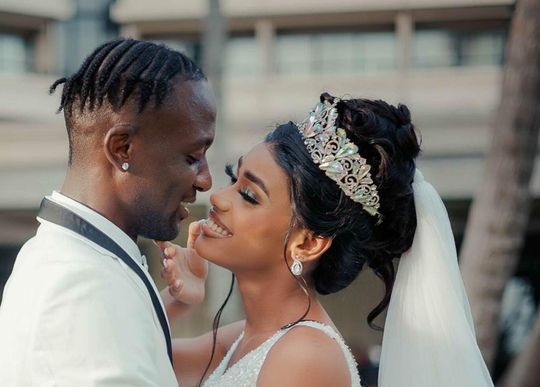 WTF! Mohamed Buya Turay laat vanwege transfer zijn broer met verloofde trouwen